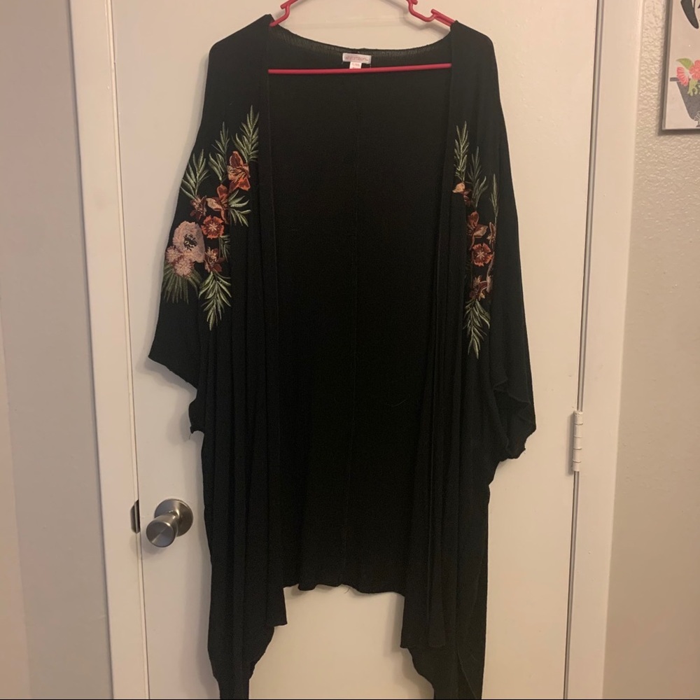 XL/XXL Black floral embroidered cardigan